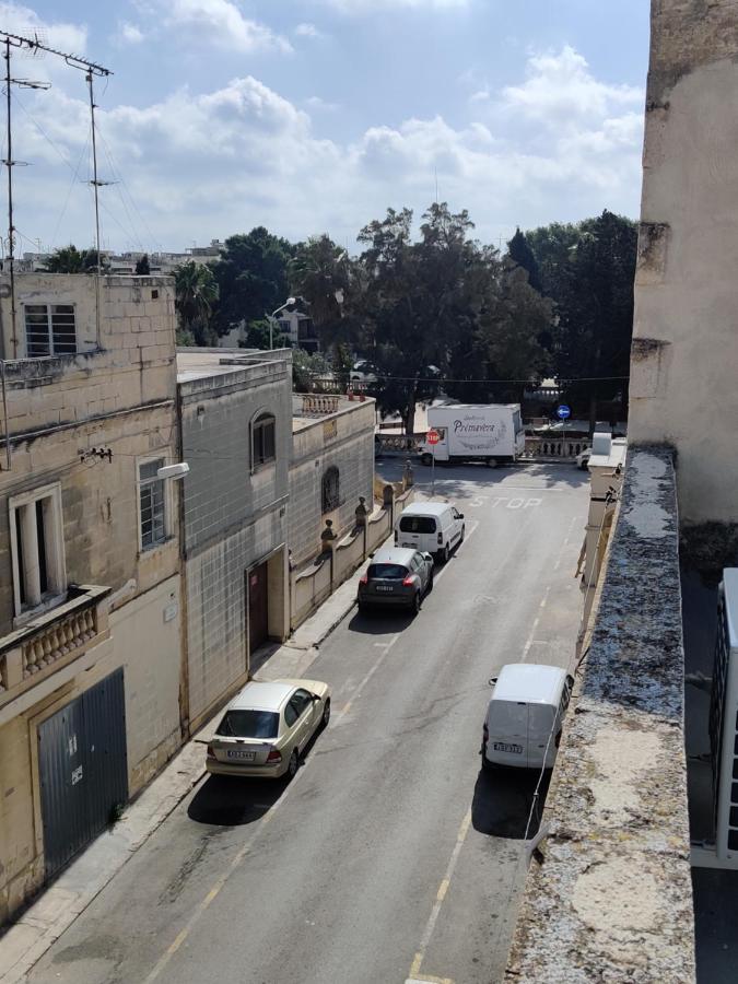 Rons Town House Apartment Tarxien Екстериор снимка