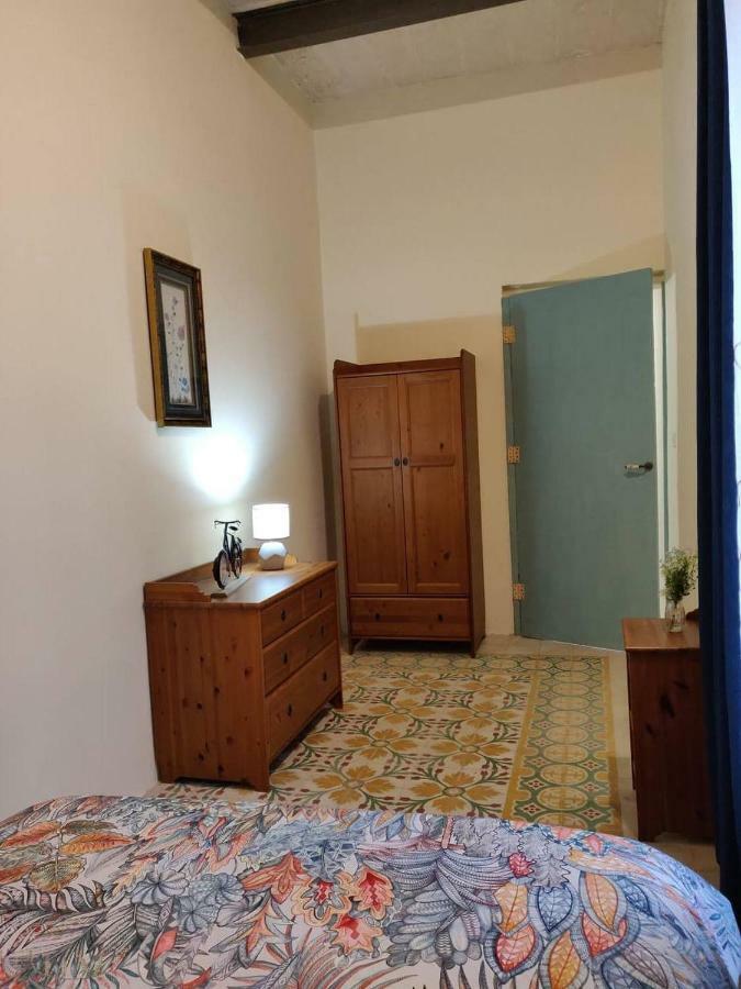 Rons Town House Apartment Tarxien Екстериор снимка