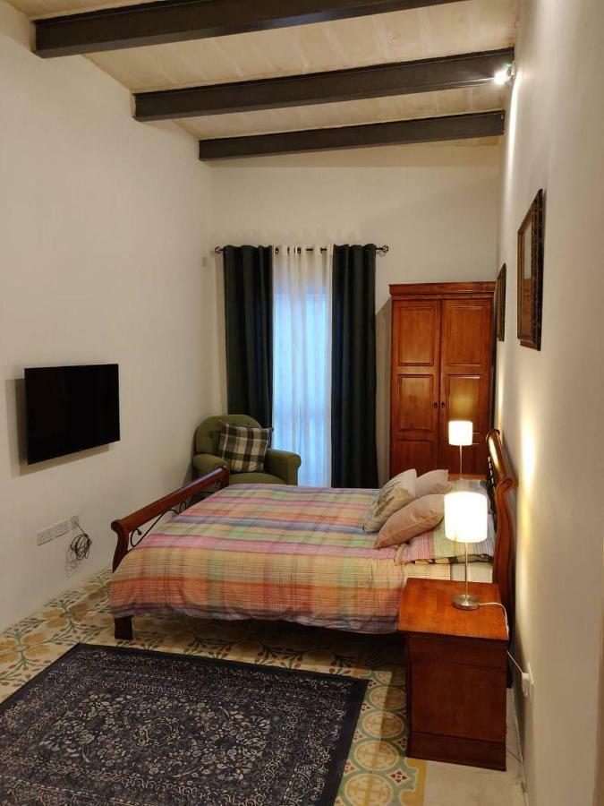 Rons Town House Apartment Tarxien Екстериор снимка